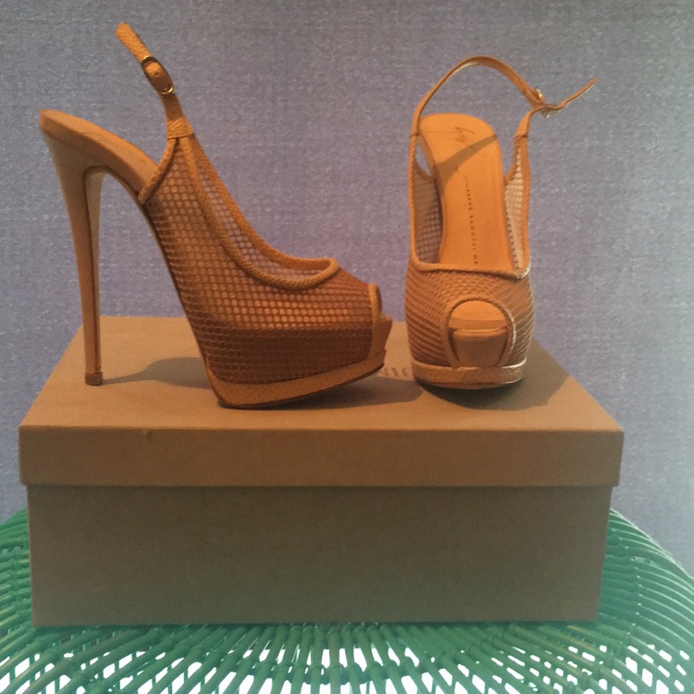 Slingback pumps